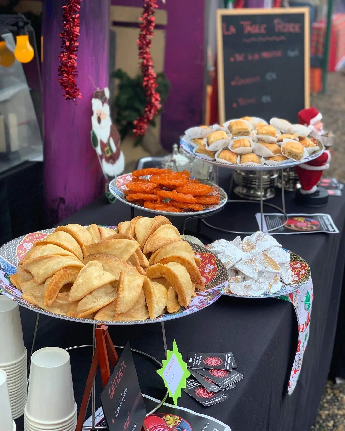 Buffet dressé pour une grande réception privée